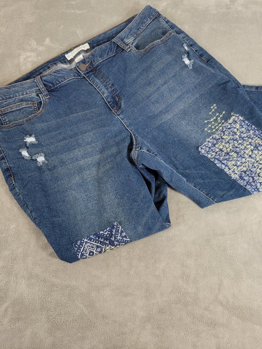 Cato 1946 Patchwork Capri Jeans 20W Plus Distressed Embroidered Dark Wash CAP22E